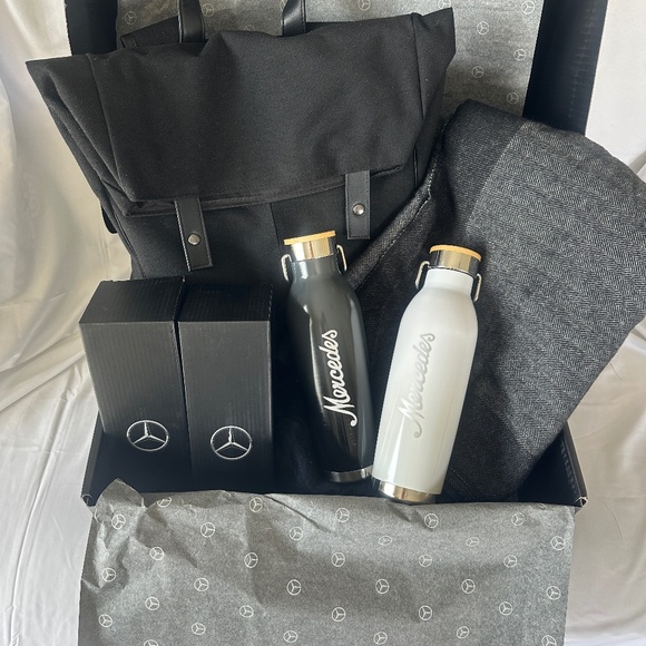 Mercedes-Benz Gift Box Set - Picture 1 of 10